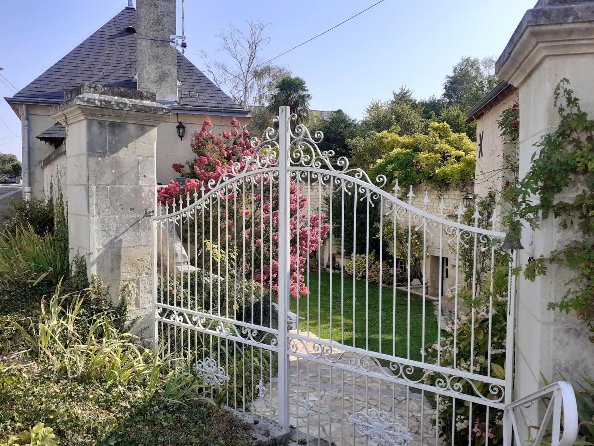 Esprit Troglo Villa Beaumont-en-Veron Exterior photo