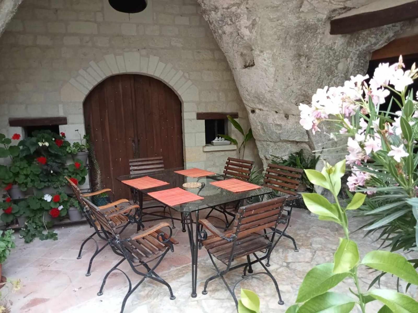 Esprit Troglo Villa Beaumont-en-Veron Exterior photo