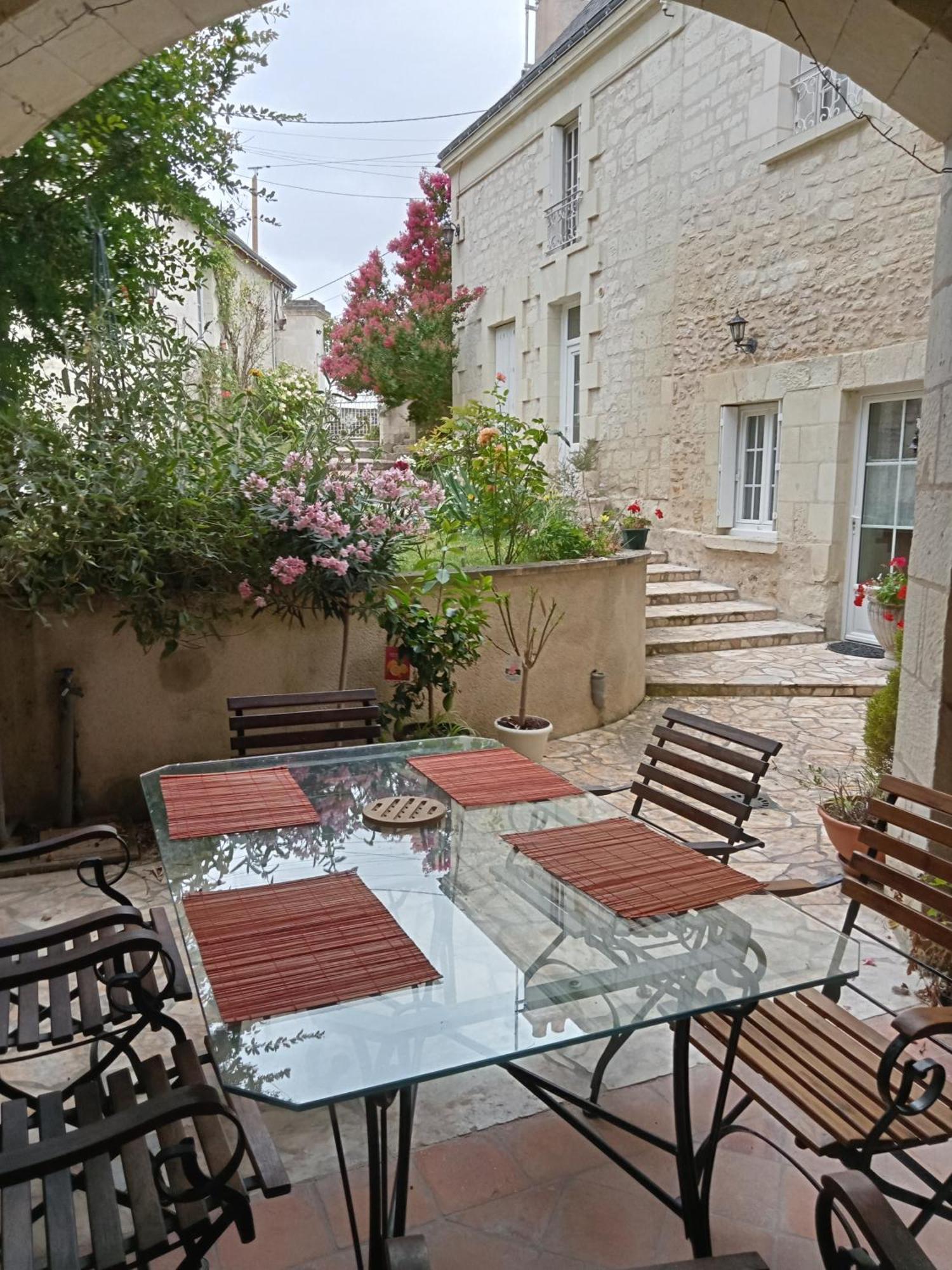 Esprit Troglo Villa Beaumont-en-Veron Exterior photo